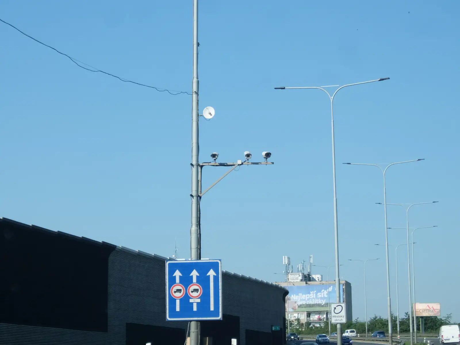 Telecamere stradali su un palo