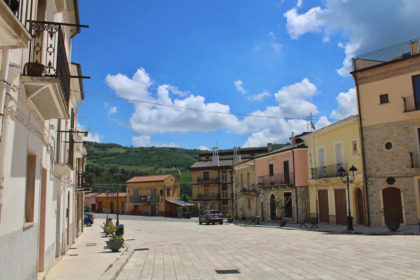 Piazza di un paese italiano